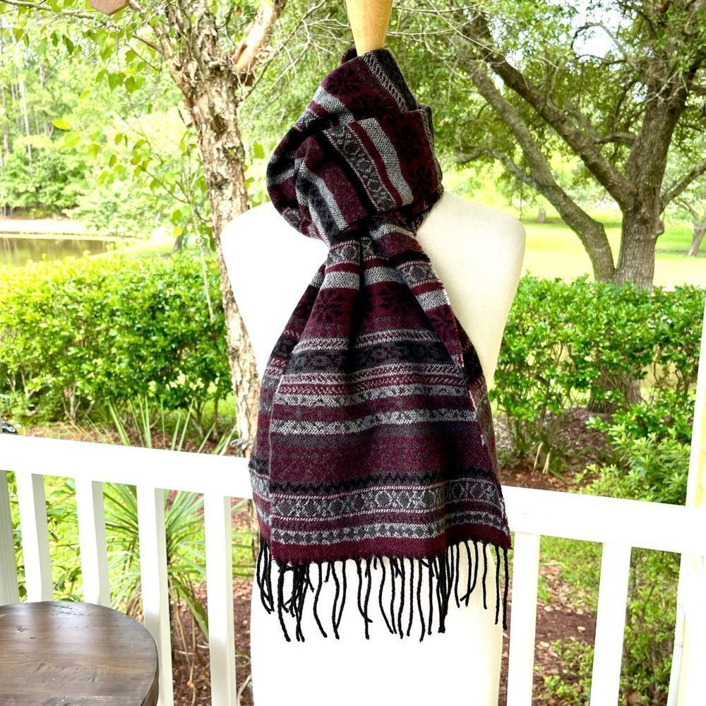 Fownes Acrylic Scarf. New with tags!